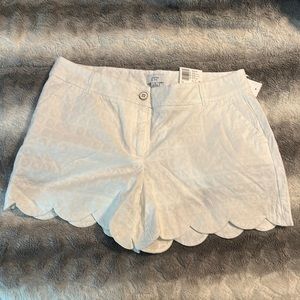 Crown and ivy Shelby 4inch scalloped hem shirt white.  We with tags